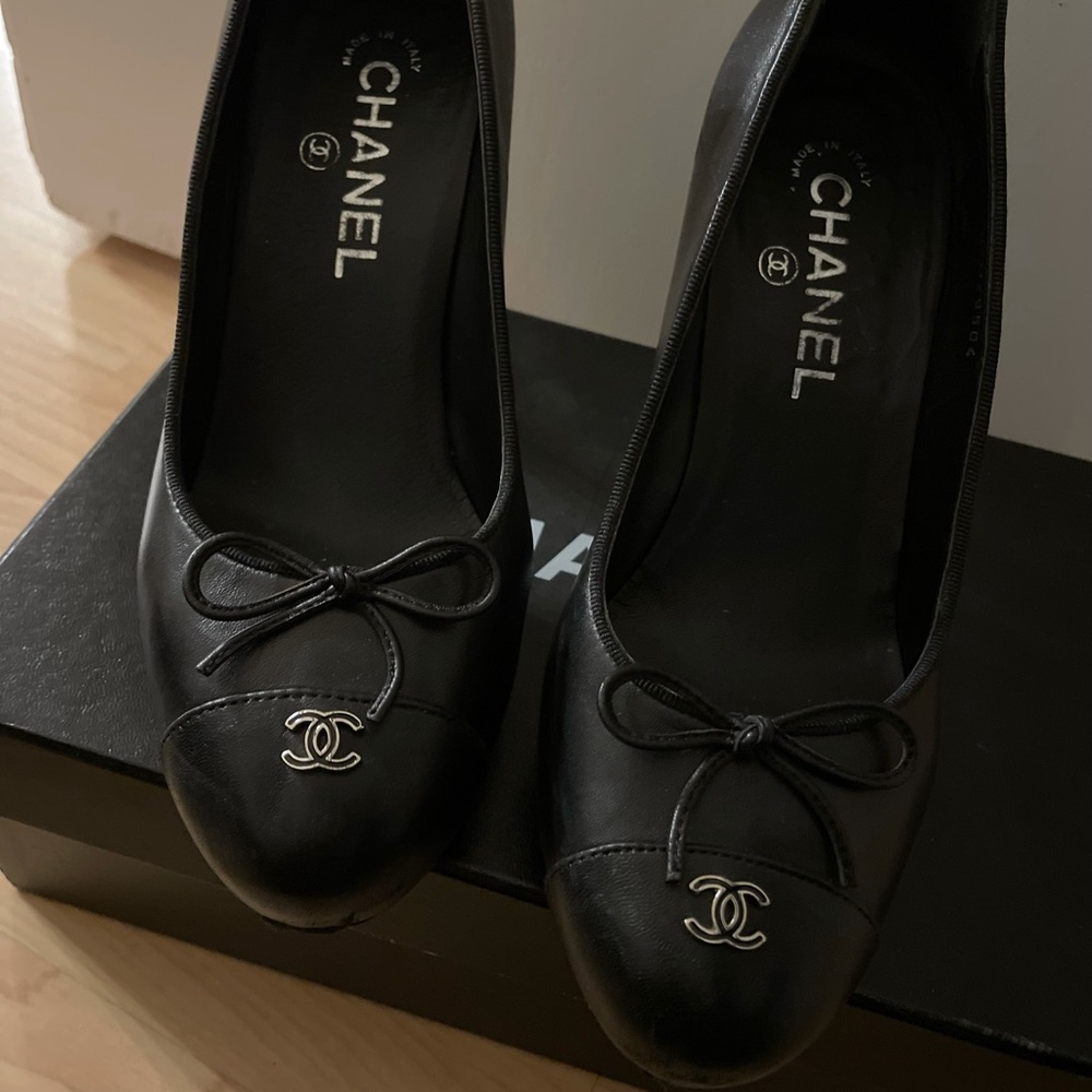 Chanel Pumps -USED AUTHENTIC - Picture 3 of 9